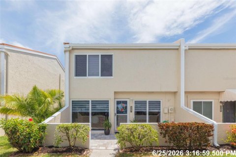 Townhouse in Tampa, Florida 2 bedrooms, 125.6 sq.m. № 2215472 - photo 2