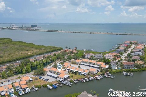 Townhouse in Tampa, Florida 2 bedrooms, 125.6 sq.m. № 2215472