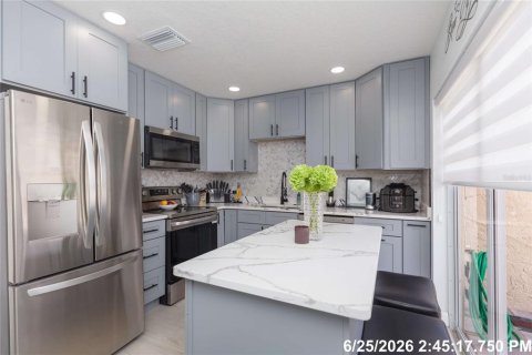 Townhouse in Tampa, Florida 2 bedrooms, 125.6 sq.m. № 2215472 - photo 7