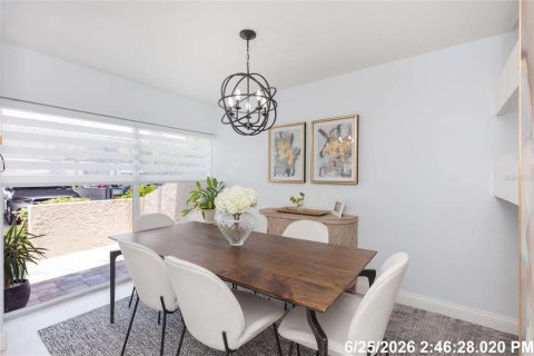 Townhouse in Tampa, Florida 2 bedrooms, 125.6 sq.m. № 2215472 - photo 11