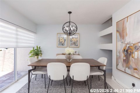 Townhouse in Tampa, Florida 2 bedrooms, 125.6 sq.m. № 2215472 - photo 10