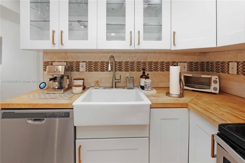 Villa ou maison à louer à Hollywood, Floride: 3 chambres, 112.5 m2 № 1931841 - photo 7