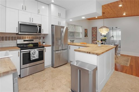 Villa ou maison à louer à Hollywood, Floride: 3 chambres, 112.5 m2 № 1931841 - photo 1