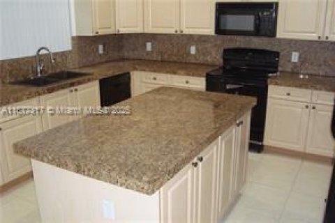 Villa ou maison à vendre à Pembroke Pines, Floride: 5 chambres, 222.97 m2 № 2089594 - photo 8