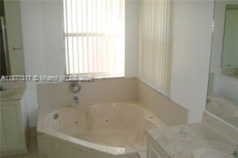 Villa ou maison à vendre à Pembroke Pines, Floride: 5 chambres, 222.97 m2 № 2089594 - photo 21