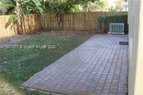Villa ou maison à vendre à Pembroke Pines, Floride: 5 chambres, 222.97 m2 № 2089594 - photo 24
