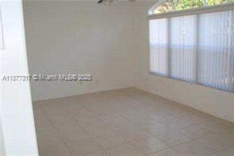 Villa ou maison à vendre à Pembroke Pines, Floride: 5 chambres, 222.97 m2 № 2089594 - photo 13