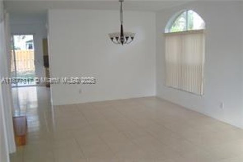 Villa ou maison à vendre à Pembroke Pines, Floride: 5 chambres, 222.97 m2 № 2089594 - photo 16