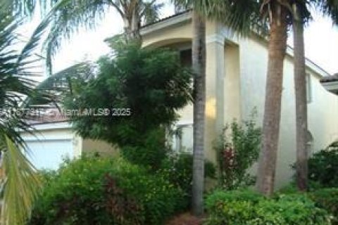 Villa ou maison à vendre à Pembroke Pines, Floride: 5 chambres, 222.97 m2 № 2089594 - photo 2