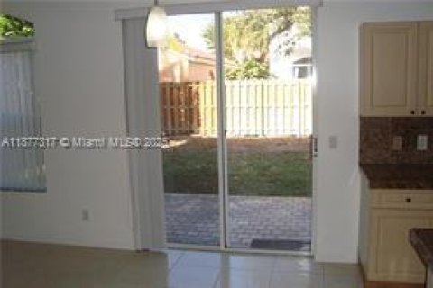 Villa ou maison à vendre à Pembroke Pines, Floride: 5 chambres, 222.97 m2 № 2089594 - photo 14