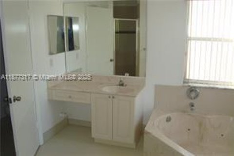 Villa ou maison à vendre à Pembroke Pines, Floride: 5 chambres, 222.97 m2 № 2089594 - photo 20