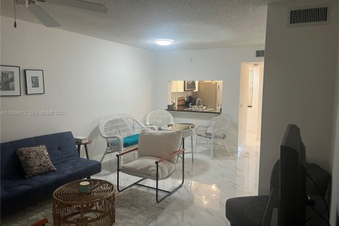 Купить кондоминиум в Санрайз, Флорида 2 спальни, 75.25м2, № 2053582 - фото 18