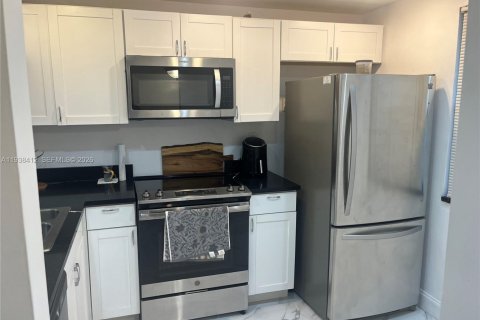 Купить кондоминиум в Санрайз, Флорида 2 спальни, 75.25м2, № 2053582 - фото 8