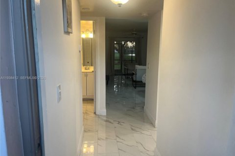 Купить кондоминиум в Санрайз, Флорида 2 спальни, 75.25м2, № 2053582 - фото 3