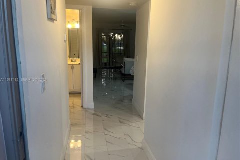 Купить кондоминиум в Санрайз, Флорида 2 спальни, 75.25м2, № 2053582 - фото 2