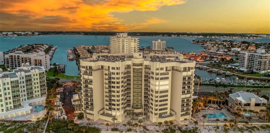 Condo in Clearwater, Florida, 2 bedrooms  № 2291691