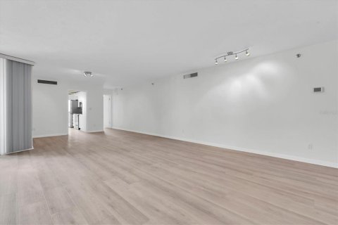 Condo in Clearwater, Florida, 2 bedrooms  № 2291691 - photo 8