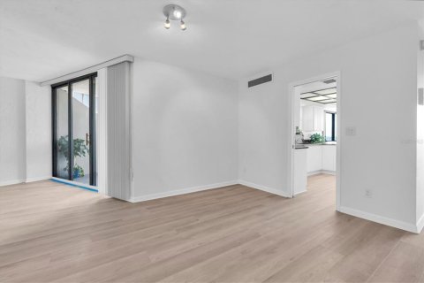 Condo in Clearwater, Florida, 2 bedrooms  № 2291691 - photo 9
