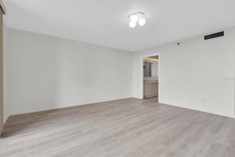 Condo in Clearwater, Florida, 2 bedrooms  № 2291691 - photo 27
