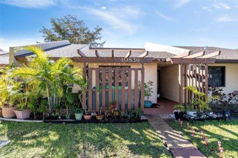 Townhouse in Sunrise, Florida 2 bedrooms, 99.78 sq.m. № 2033126