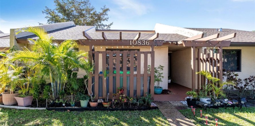 Adosado en Sunrise, Florida 2 dormitorios, 99.78 m2 № 2033126