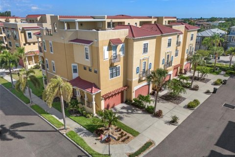 Townhouse in Apollo Beach, Florida 5 bedrooms, 299.33 sq.m. № 1567549 - photo 2