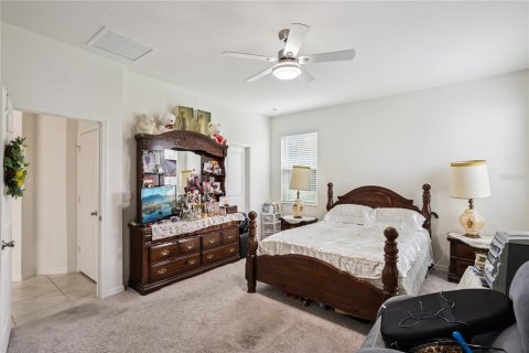 House in Clermont, Florida 4 bedrooms, 184.23 sq.m. № 2393748 - photo 17