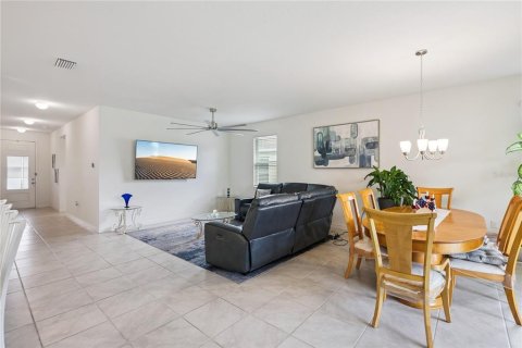 House in Clermont, Florida 4 bedrooms, 184.23 sq.m. № 2393748 - photo 9