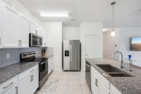 House in Clermont, Florida 4 bedrooms, 184.23 sq.m. № 2393748 - photo 6