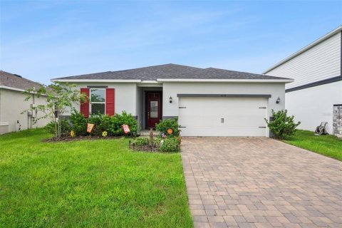 House in Clermont, Florida 4 bedrooms, 184.23 sq.m. № 2393748