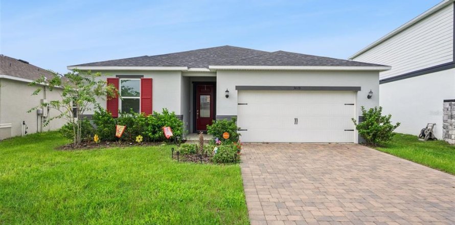 House in Clermont, Florida 4 bedrooms, 184.23 sq.m. № 2393748