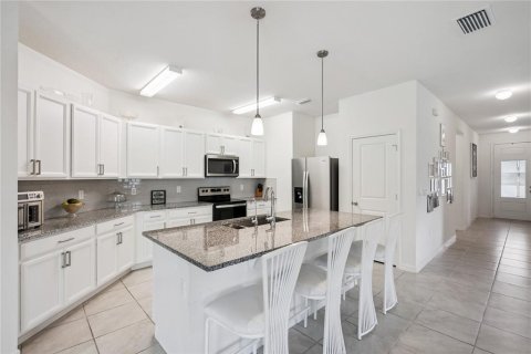 House in Clermont, Florida 4 bedrooms, 184.23 sq.m. № 2393748 - photo 5