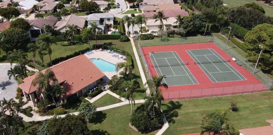 House in Boynton Beach, Florida 3 bedrooms, 242.01 sq.m. № 1225680