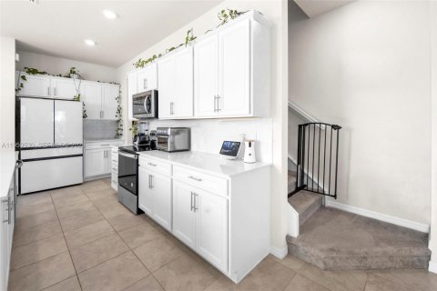 Touwnhouse à vendre à Oakland Park, Floride: 3 chambres, 162.95 m2 № 2153089 - photo 10