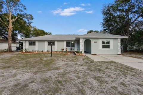 House in Orlando, Florida 4 bedrooms, 150.87 sq.m. № 2200626