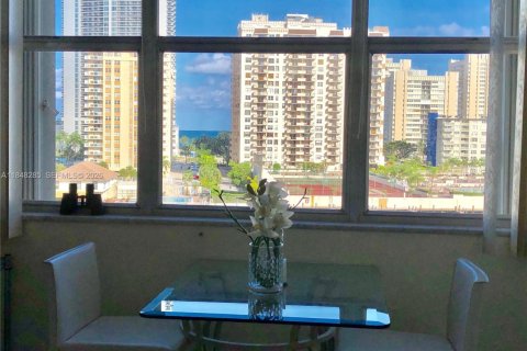 Copropriété à vendre à Hallandale Beach, Floride: 1 chambre, 91.23 m2 № 2090566 - photo 24