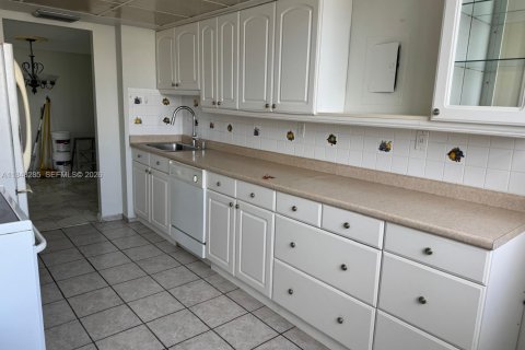 Copropriété à vendre à Hallandale Beach, Floride: 1 chambre, 91.23 m2 № 2090566 - photo 5