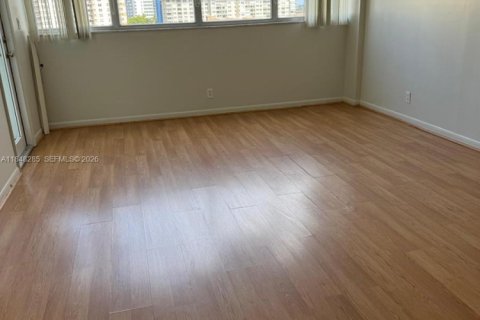 Copropriété à vendre à Hallandale Beach, Floride: 1 chambre, 91.23 m2 № 2090566 - photo 12
