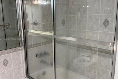 Copropriété à vendre à Hallandale Beach, Floride: 1 chambre, 91.23 m2 № 2090566 - photo 7
