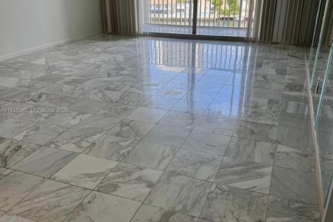 Copropriété à vendre à Hallandale Beach, Floride: 1 chambre, 91.23 m2 № 2090566 - photo 3