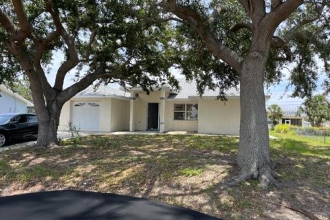 Casa en venta en Port Charlotte, Florida, 2 dormitorios, 124.67 m2 № 1910155 - foto 1