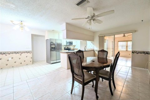 House in Port Richey, Florida 2 bedrooms, 153.29 sq.m. № 1533470 - photo 10
