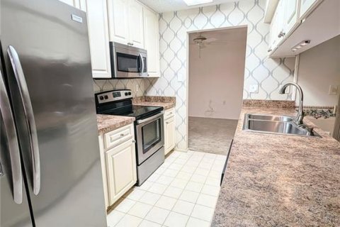 House in Port Richey, Florida 2 bedrooms, 153.29 sq.m. № 1533470 - photo 9