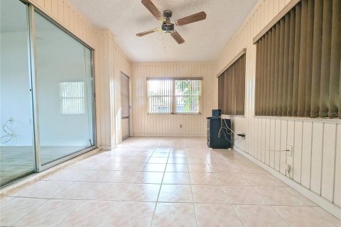House in Port Richey, Florida 2 bedrooms, 153.29 sq.m. № 1533470 - photo 19