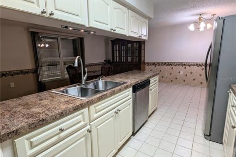 House in Port Richey, Florida 2 bedrooms, 153.29 sq.m. № 1533470 - photo 8