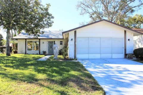 House in Port Richey, Florida 2 bedrooms, 153.29 sq.m. № 1533470 - photo 3
