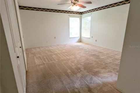 House in Port Richey, Florida 2 bedrooms, 153.29 sq.m. № 1533470 - photo 13