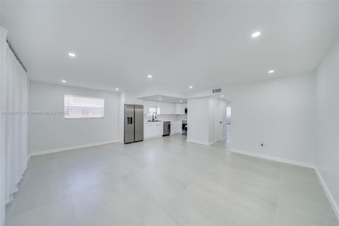 Adosado en venta en Davie, Florida, 3 dormitorios, 156.08 m2 № 1974499 - foto 1