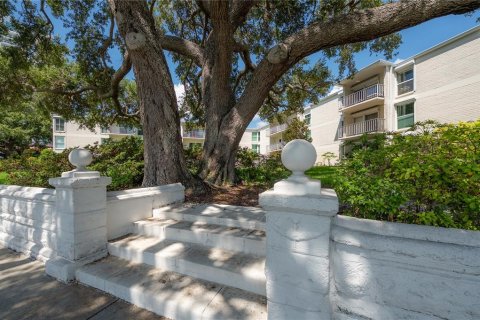 Copropriété à vendre à Tampa, Floride: 2 chambres, 86.96 m2 № 2259286 - photo 6