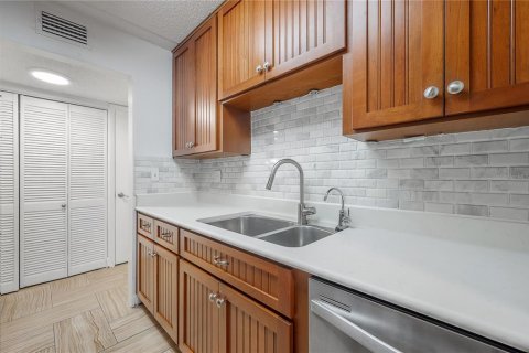 Copropriété à vendre à Tampa, Floride: 2 chambres, 86.96 m2 № 2259286 - photo 12